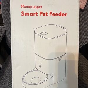 Pet feeder